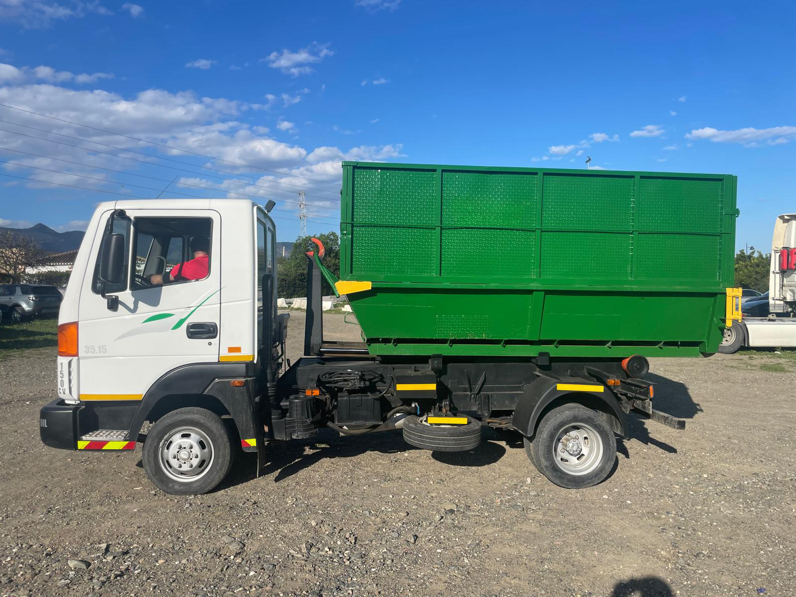Hire a skip for cut branches, gardening waste, builders rubble and other organic waste materials. Available for residents in Marbella and the Costa del Sol.